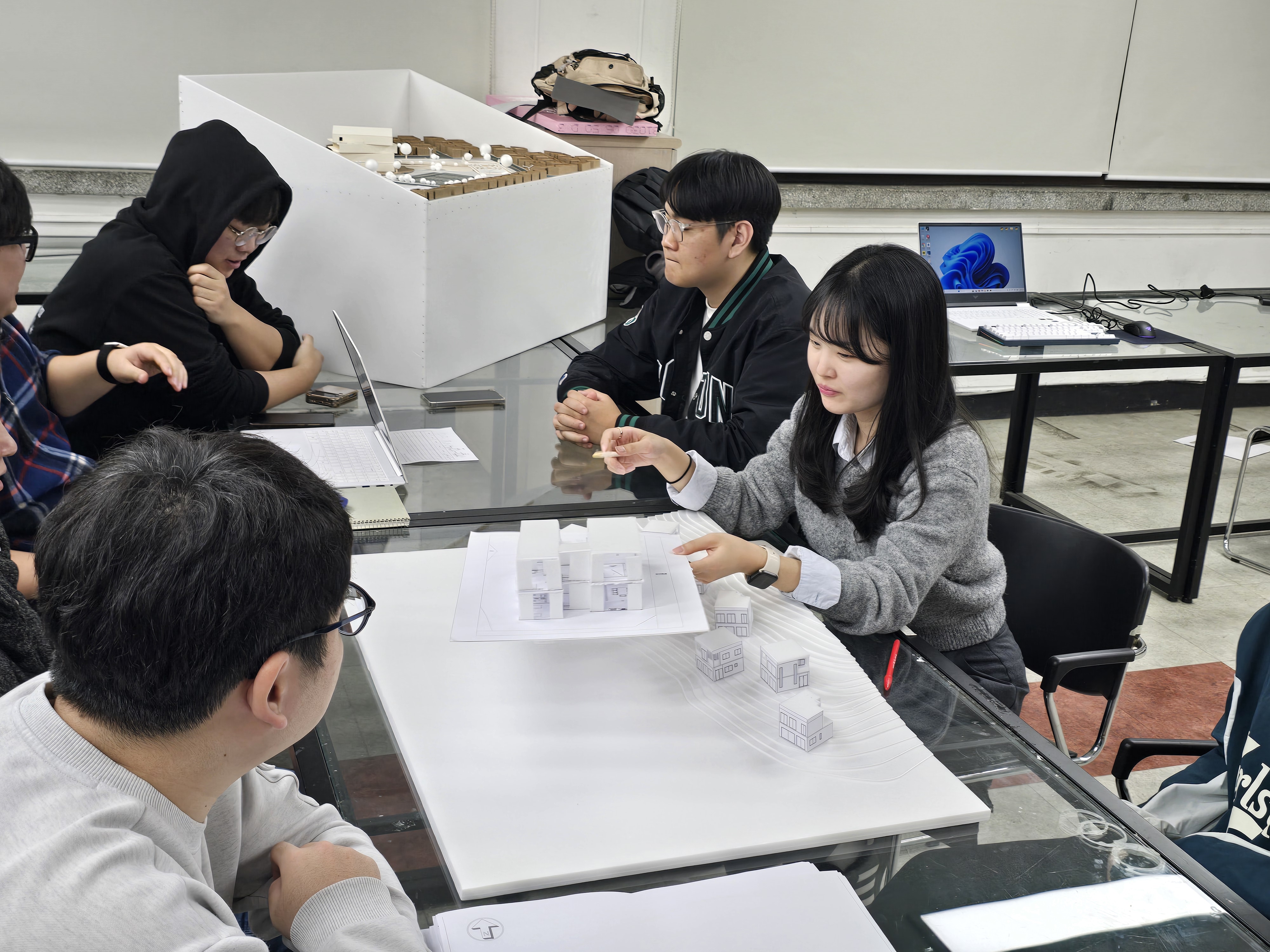 게시물의 1번째 이미지 - 하단 참조